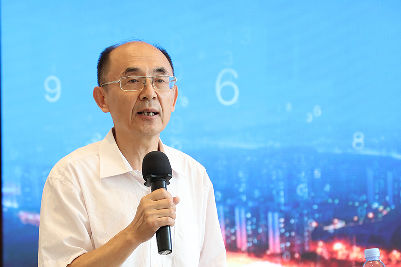 1722409378302113spmb.jpg “老交通”智庫副主任、原交通運(yùn)輸部總工程師周偉主持沙龍.jpg